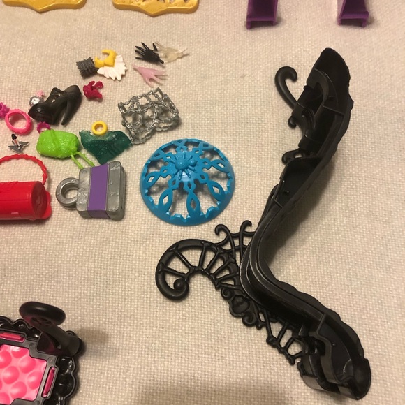 Monster High furniture and accessories lot - Picture 2 of 7